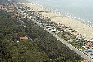 Xtrallusion offers characteristic Bed and Breakfast, B&B, Guest House, Hotel, Albergo and Country Lodge accommodation in Italy. Plus independent self-guided Walking, Adventure, Activity, Skiing and Paragliding Holiday itineraries on the Italian Rivieras, in the Italian Lakes, in the Italian Alps and in some of the most beautiful corners of Italy.